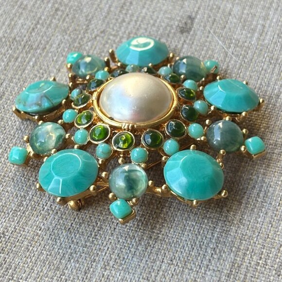 Vintage Inspired Faceted Faux Turquoise Pearl Green Burst Gold Tone Brooch - Picture 6 of 9